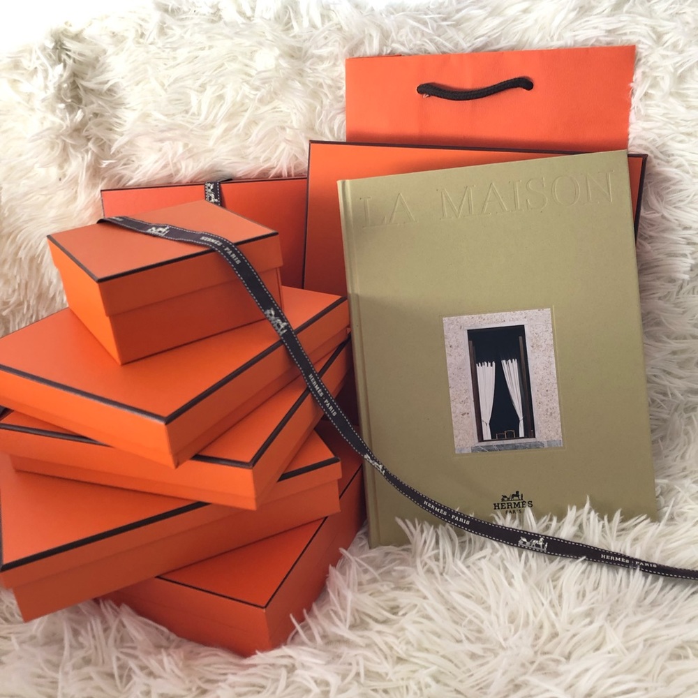 Hermès Table Book Only (Free Paper Bag only, ribbon not included) - Picture 5 of 8